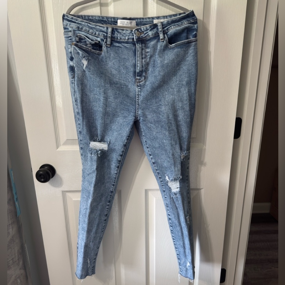 Judy Blue Skinny Blue Jeans Distressed Style